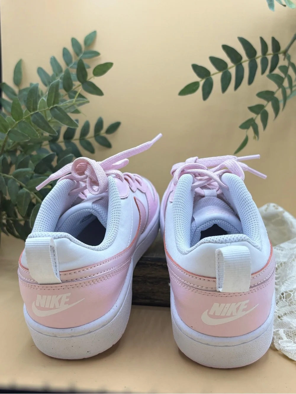 Nike Girls Big Kids Court Borough Low SE 2